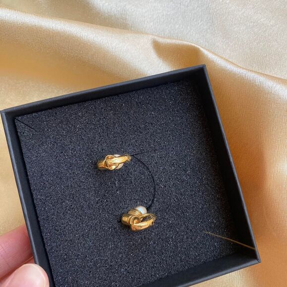 Authentic Christian Dior Pearl Clip-on Earrings - Picture 3 of 4